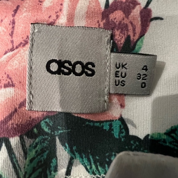 Floral blazer and shorts set - Picture 2 of 5